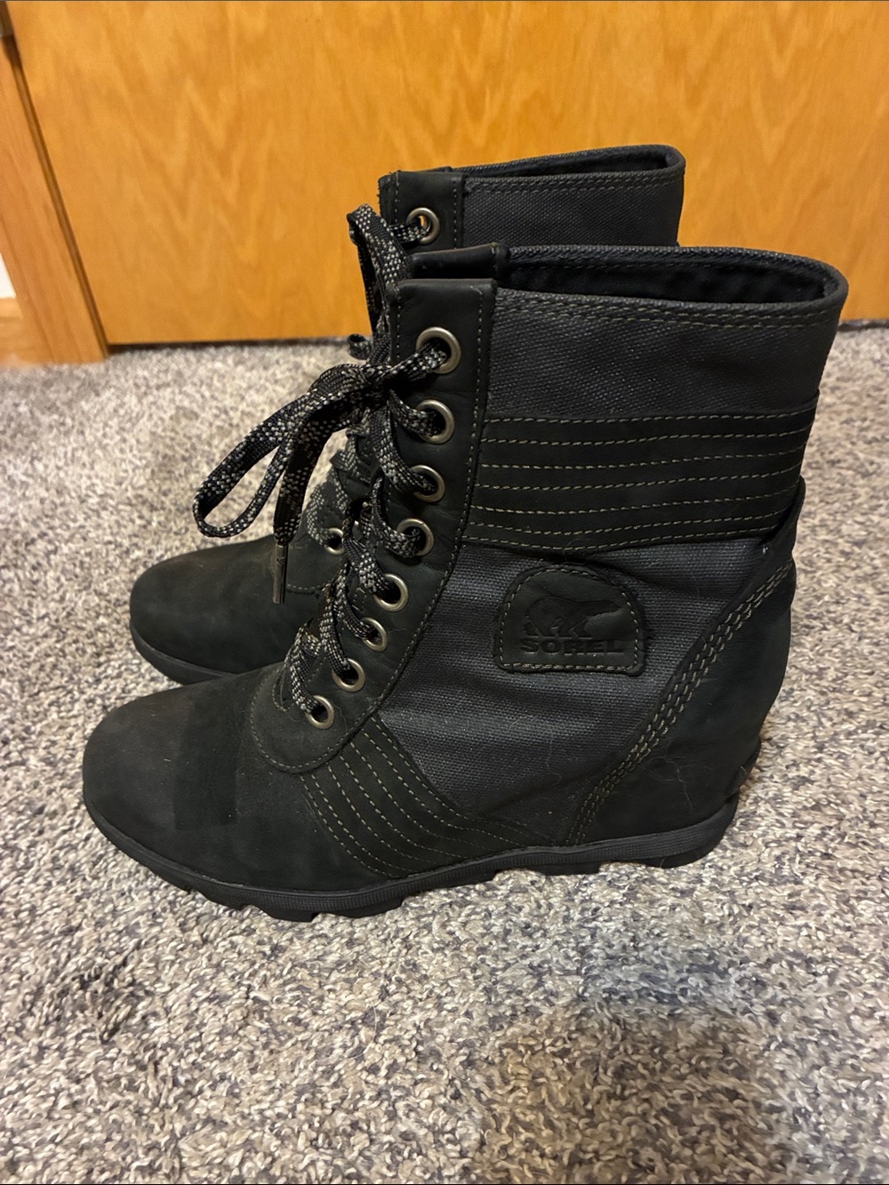 Women’s Sz 9.5 black Sorel Lexie wedge boots